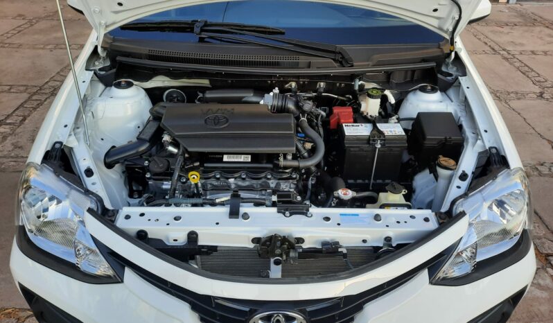 Toyota Etios 1,5 XLS Pack AT 5 Ptas Año 2023 full